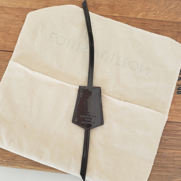 Authentic Louis Vuitton Amarante Vernis Clochette - Picture 2 of 6